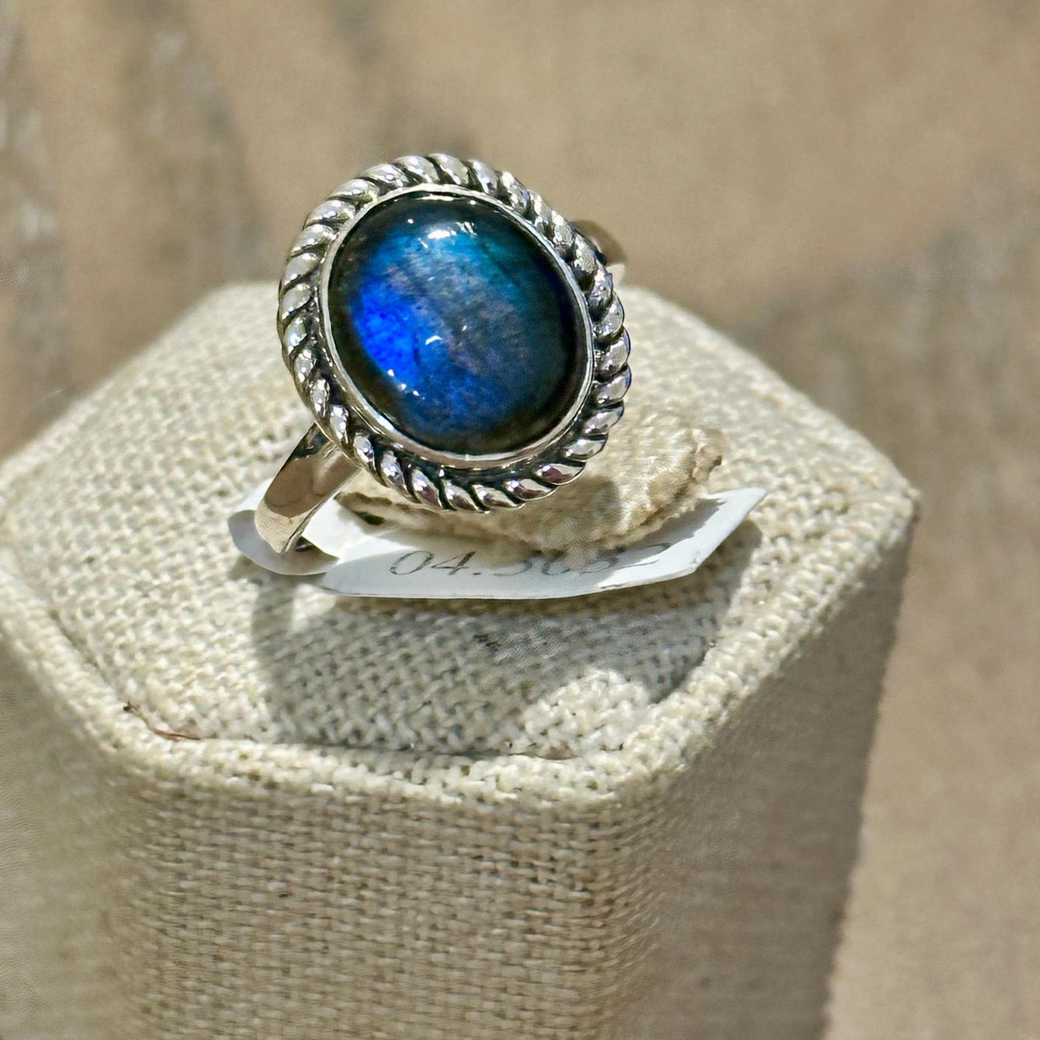 Labradorite Oval Rope-Frame Ring – Sterling Silver – Sizes 5 & 9
